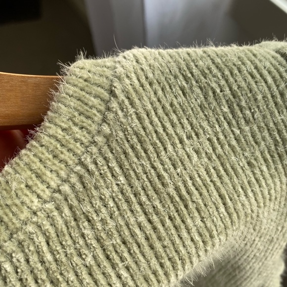 Zara fuzzy sweater - Picture 3 of 6